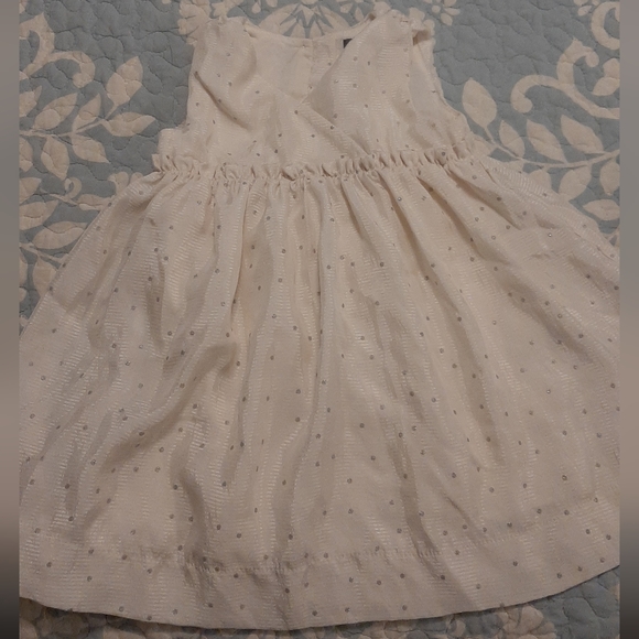 Baby Gap 6-12 months beautiful cream sleeveless dress w small silver polka dots - Picture 2 of 7